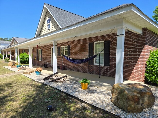 Building Photo - 802 W Longleaf Dr