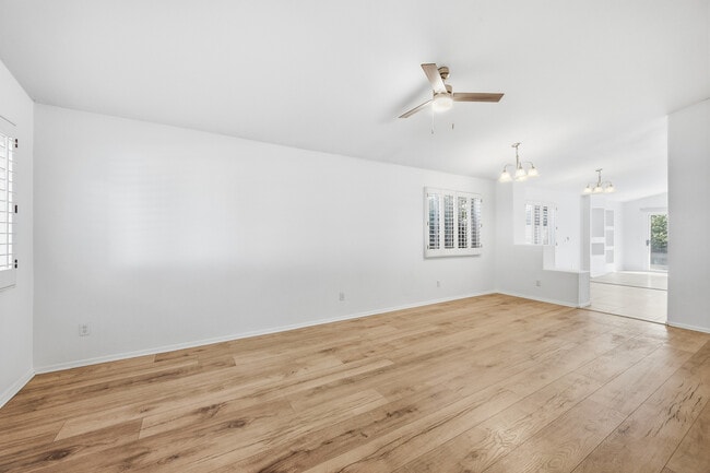 Building Photo - 7319 W Eugie Ave