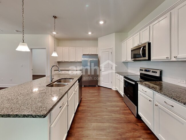 Foto del edificio - 3783 Lake Bluff Loop