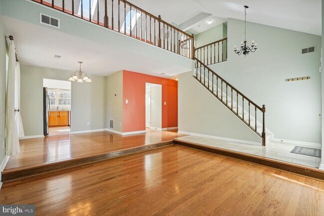 Building Photo - 13601 Springhaven Dr