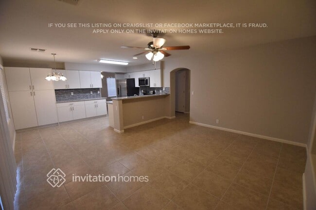 Foto del edificio - 2458 E Jasper Dr