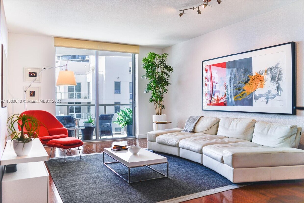 Primary Photo - 1060 Brickell Ave
