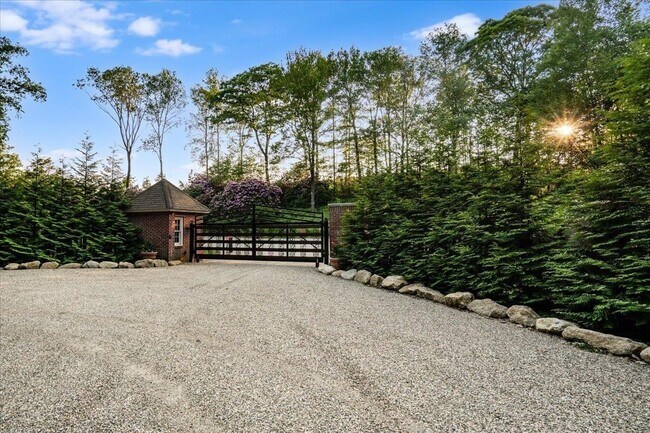 Foto del edificio - 398 Scofield Mountain Rd