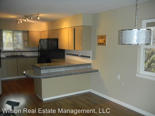 Foto del edificio - 704 Hillside Dr