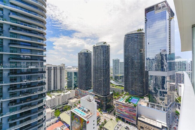 Building Photo - 1010 Brickell Ave