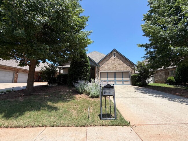 Building Photo - 3 Bedroom, 3 Bathroom Home In Luxurious Hallbrooke Addition!