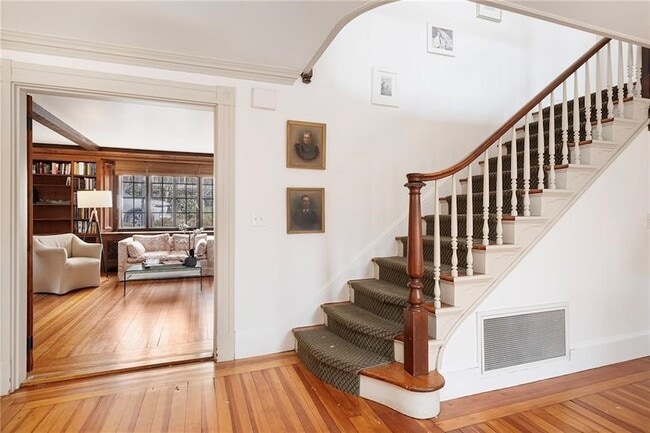 Photo - 5 Cushing St House