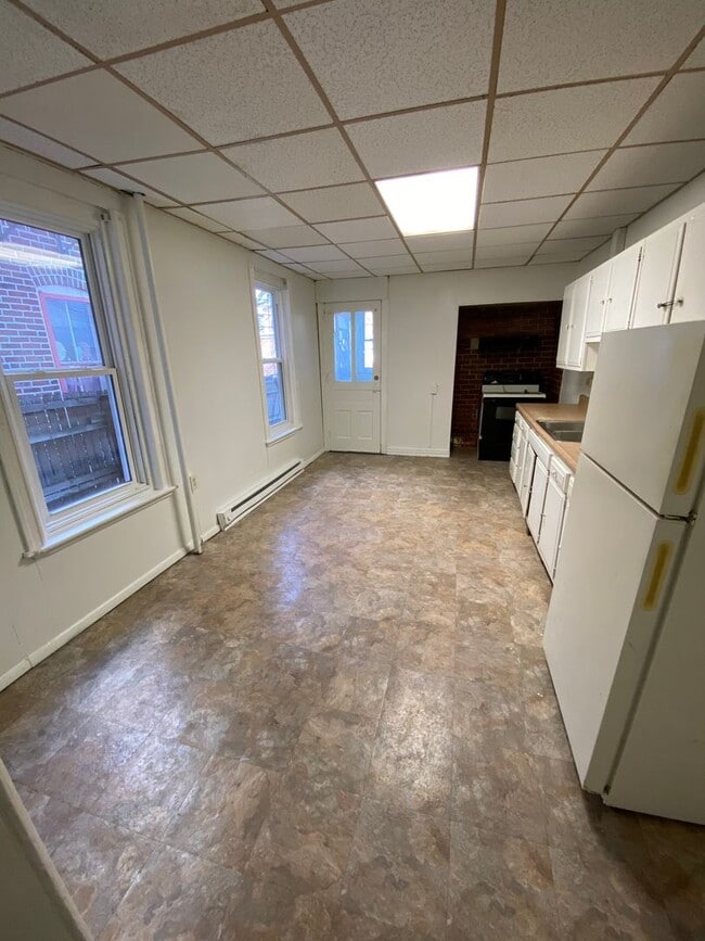 621 Park St Unit 1, Allentown, PA 18102 Room for Rent in Allentown