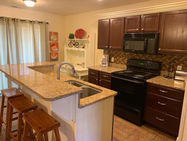 Foto del edificio - Hidden Valley Townhome!!