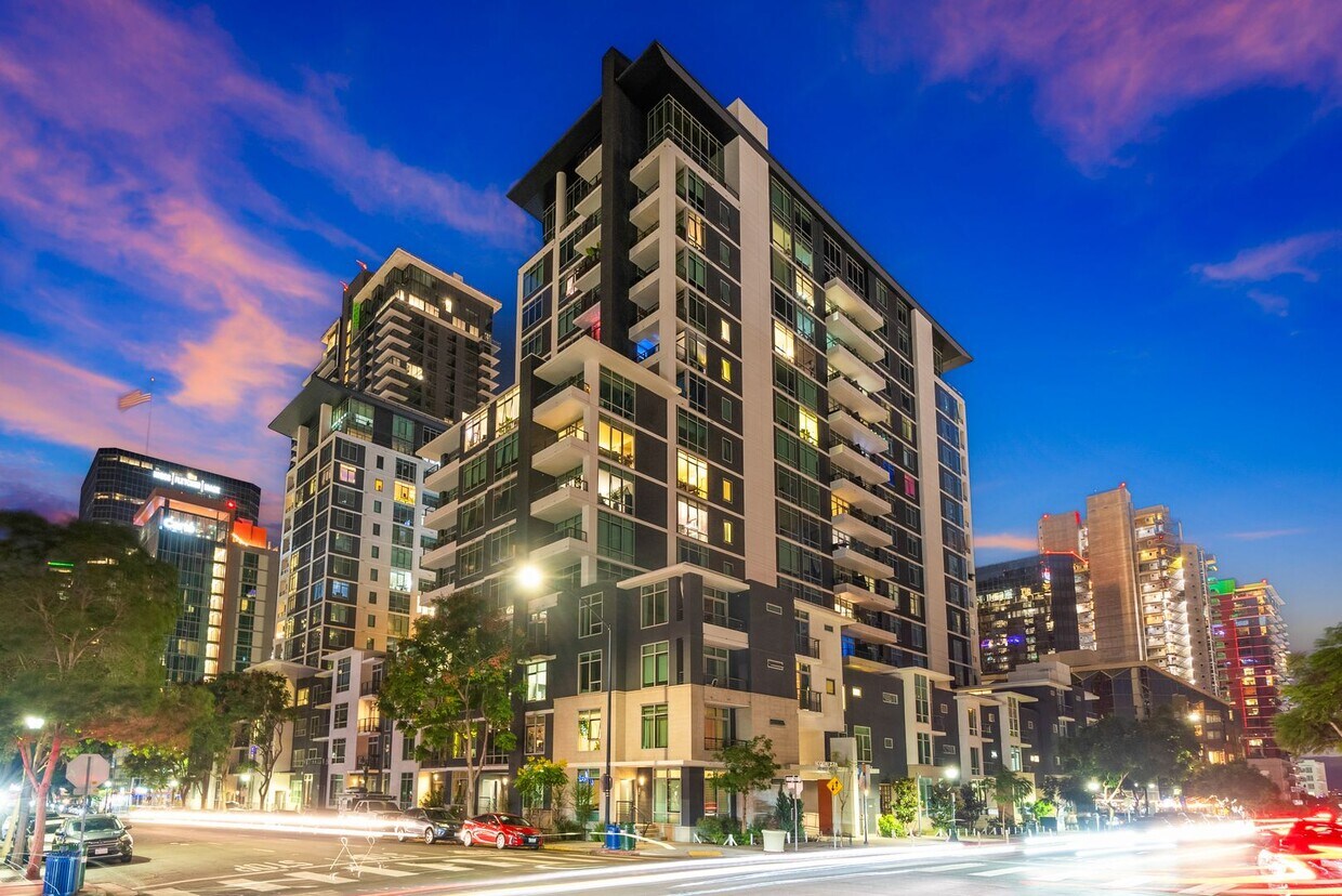 Primary Photo - Expansive Little Italy 1 Bedroom at Acqua ...