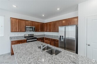 Building Photo - 7359 Legacy Pt St