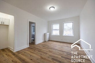 Building Photo - 6930 N Greenview Ave