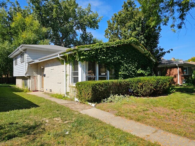 Foto del edificio - 9924 Crawford Ave