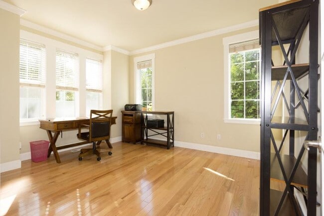 Building Photo - 4 bedroom in Newcastle WA 98059