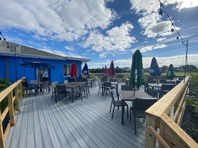 Foto del edificio - 547 Lake Dr