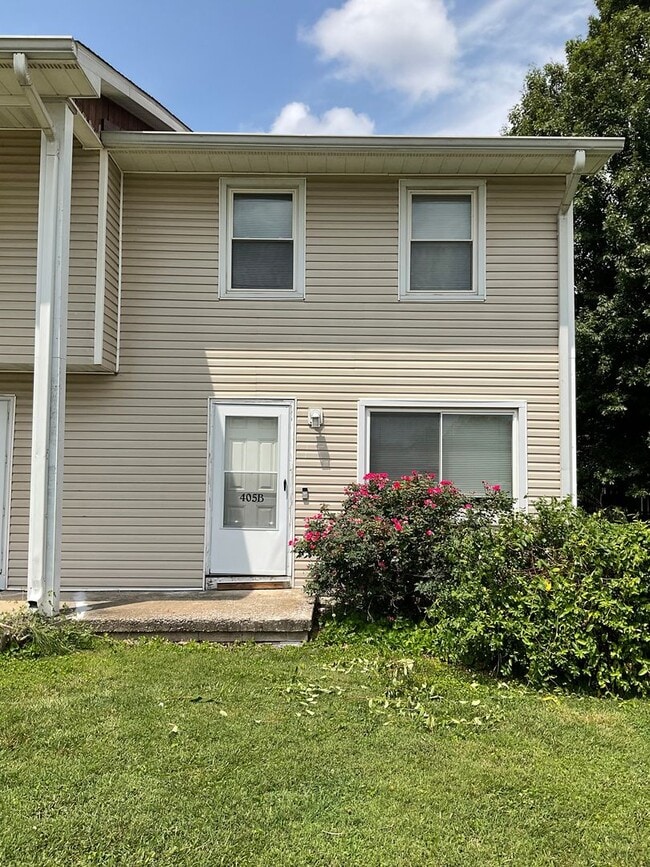 Building Photo - 405 E Poos Dr