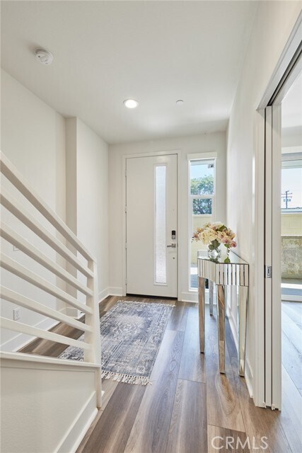 Building Photo - 1648 Topanga