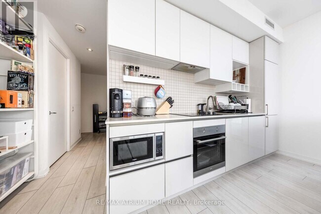 Photo du bâtiment - 950 Portage Pkwy