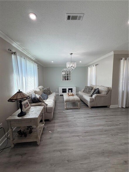 Foto del edificio - 2128 Easter Ln