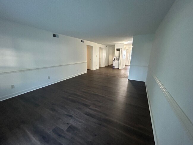 Foto del edificio - 2504 Avent Ferry Rd