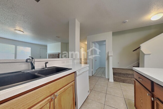 Foto del edificio - 4405 Statesman Ln