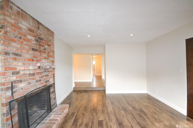 Building Photo - 1232 Putnam St