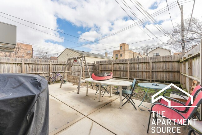 Foto del edificio - 3048 N Kimball Ave