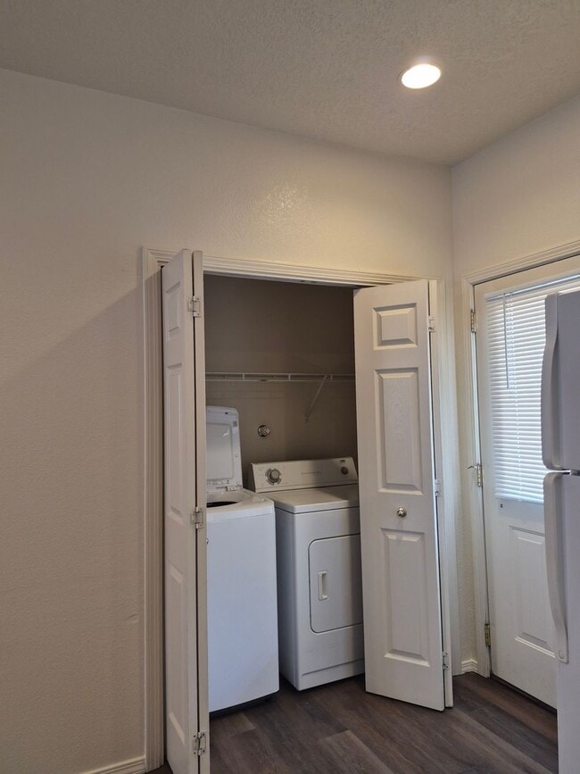 Building Photo - Downstairs Two Bedroom