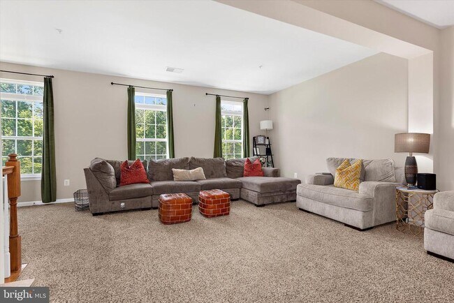 Foto del edificio - 364 Chessington Dr