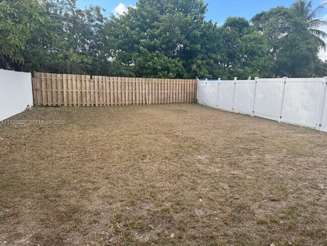 Foto del edificio - 19378 NW 29th Pl