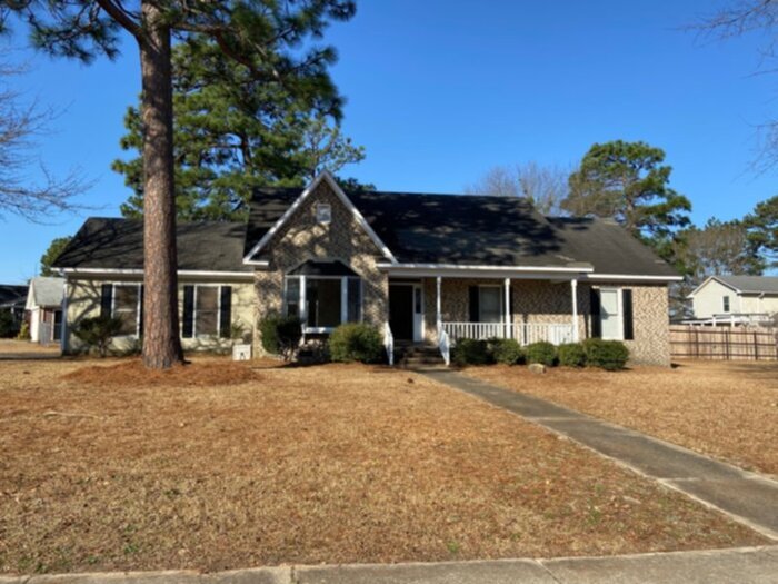 Primary Photo - 202 Laketree Boulevard, Spring Lake, Nc 28390