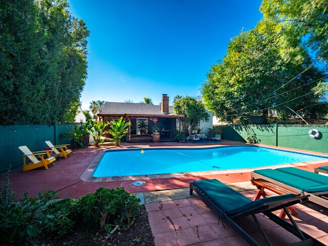 Foto del edificio - 14935 Lull St