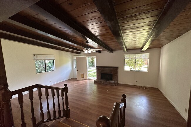 Foto del edificio - 4608 Saloma Ave