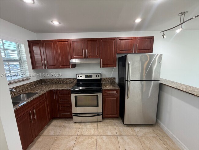 Building Photo - 5621 SW 36th St