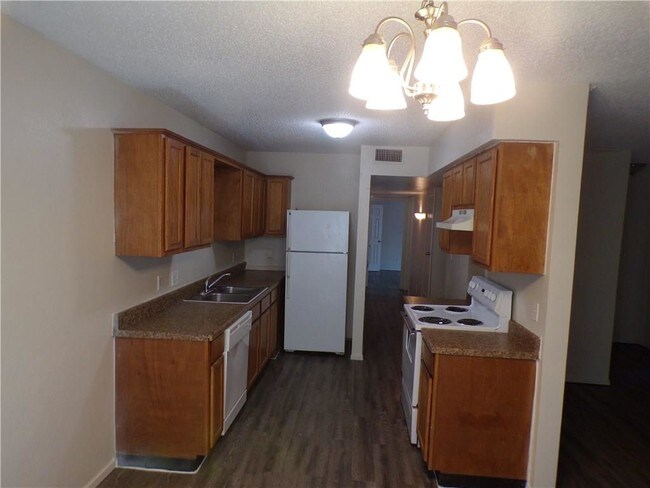 Foto del edificio - 6756 Trail Lake Dr