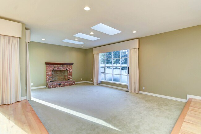 Foto del edificio - 5180 Highland Dr