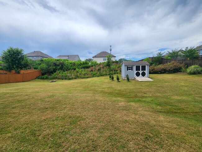 Building Photo - 5 Bedroom 3 Bath 2 Car Garage in Forsyth C...