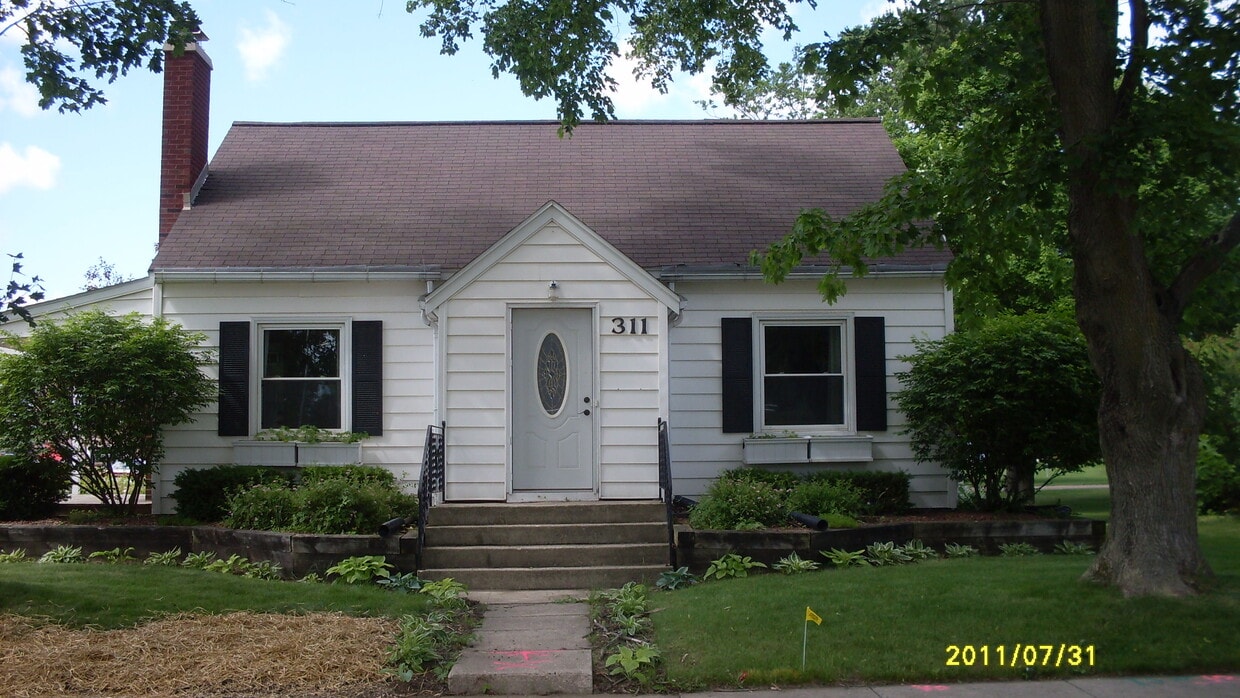 311 4th St, Waunakee, WI 53597 House Rental in Waunakee, WI