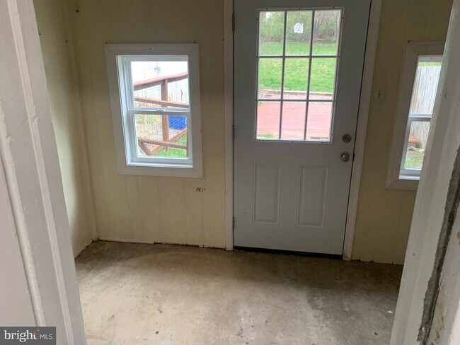 Building Photo - 559 Hillman Dr