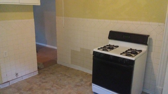 Building Photo - 86 Waterville St