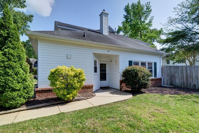 Building Photo - Great York County Townhome