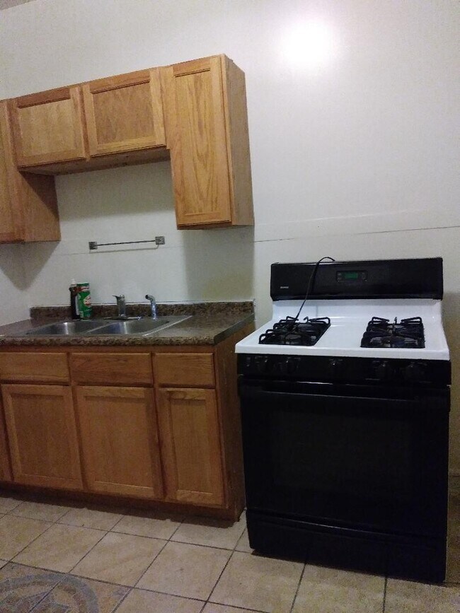 Foto del edificio - 431 E 113th St