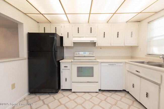 Building Photo - 2511 Country Club Dr
