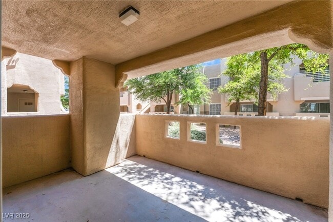 Building Photo - 1908 Tierra Vista Dr