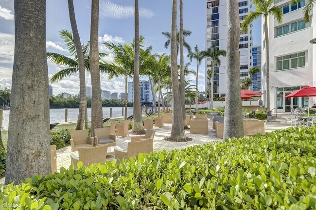 Building Photo - 2670 E Sunrise Blvd