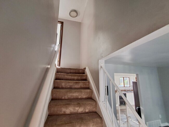Foto del edificio - 4-Bedroom Colonial in Grand Blanc – Spacio...