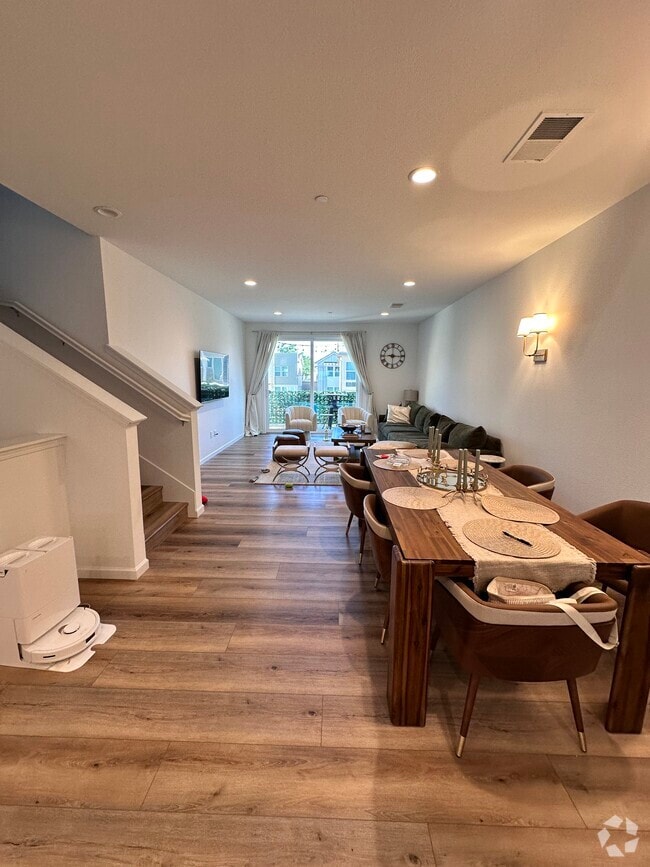 Building Photo - 6216 Diamond Way