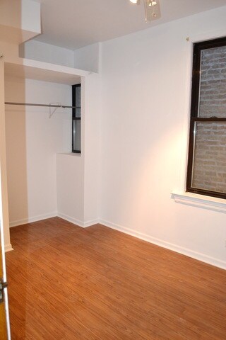 Foto del edificio - 3221 W Potomac Ave