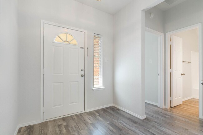 Building Photo - Modern Single-Story Home with Spacious Layout