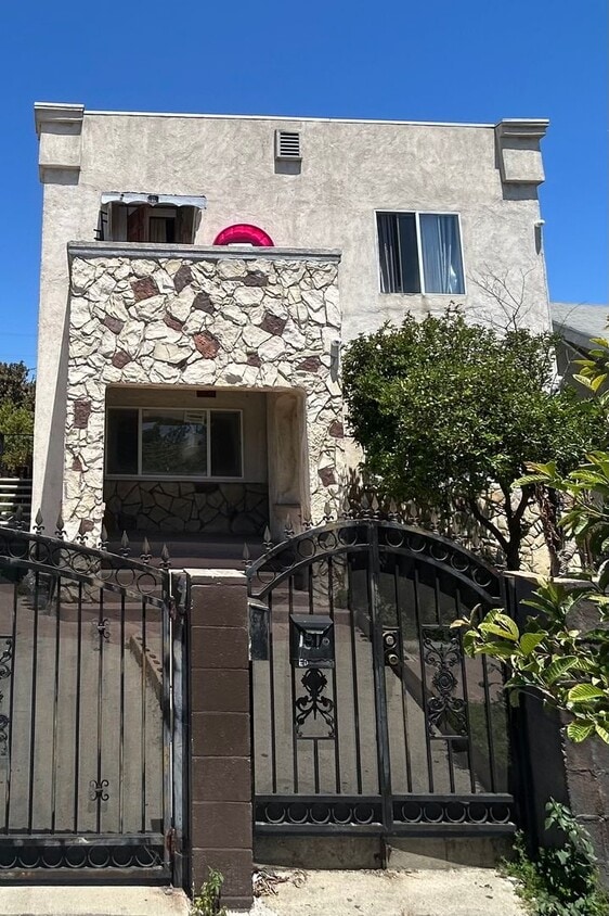 Primary Photo - Beautiful Newly Remodeled 3 bedroom